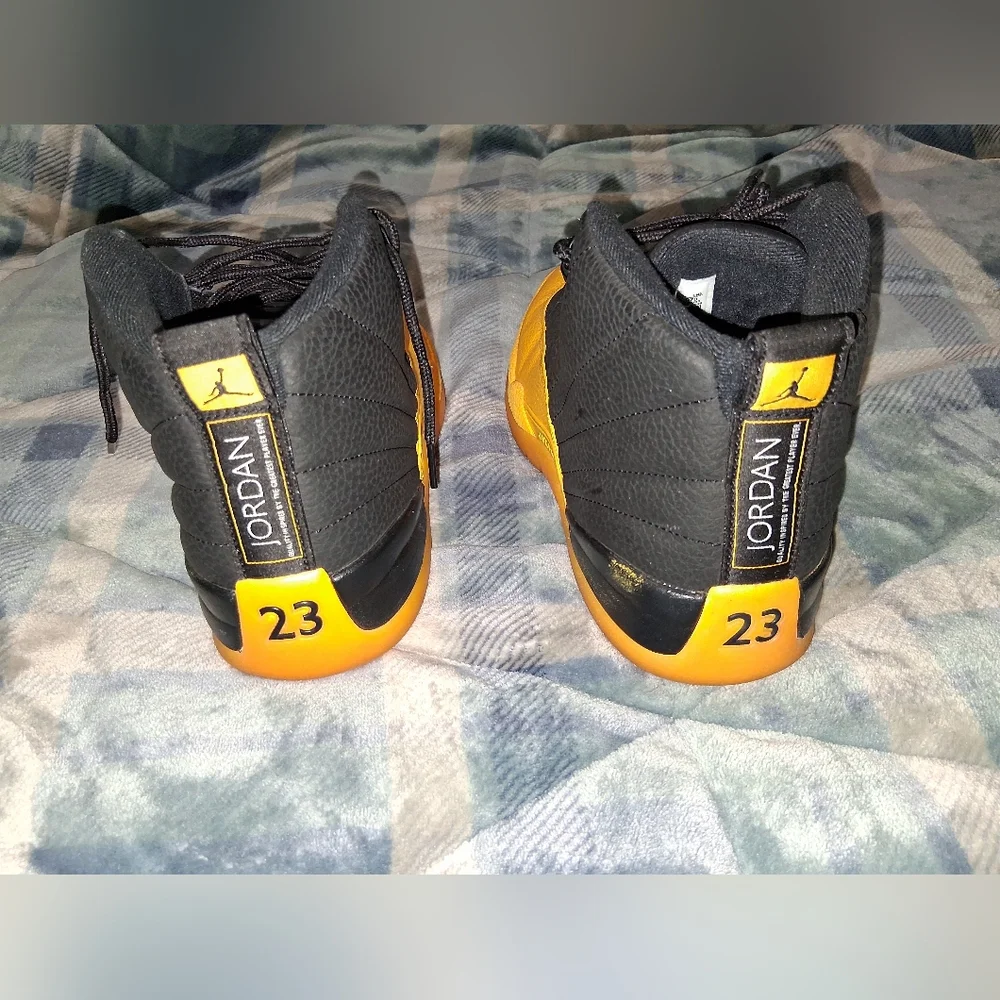 Air Jordan 12 Retro "University Gold - Picture 4 of 8